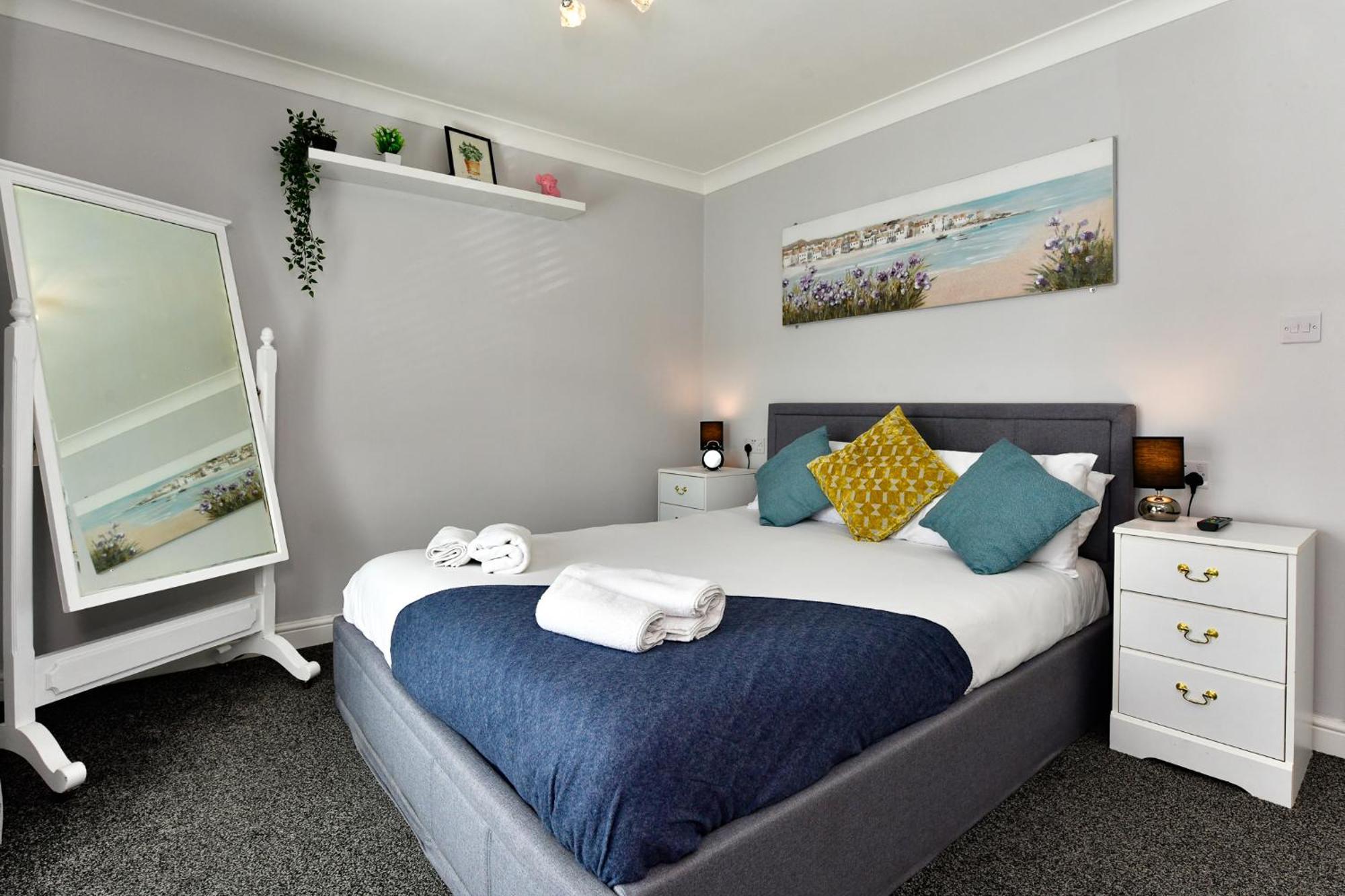 Free Parking - Heart Of The City - Superb Townhouse & Garden - Peaceful Area But Only 5Min Walk To Beach, Shops, Bars, Arena, Marina, Parks Swansea Exterior photo