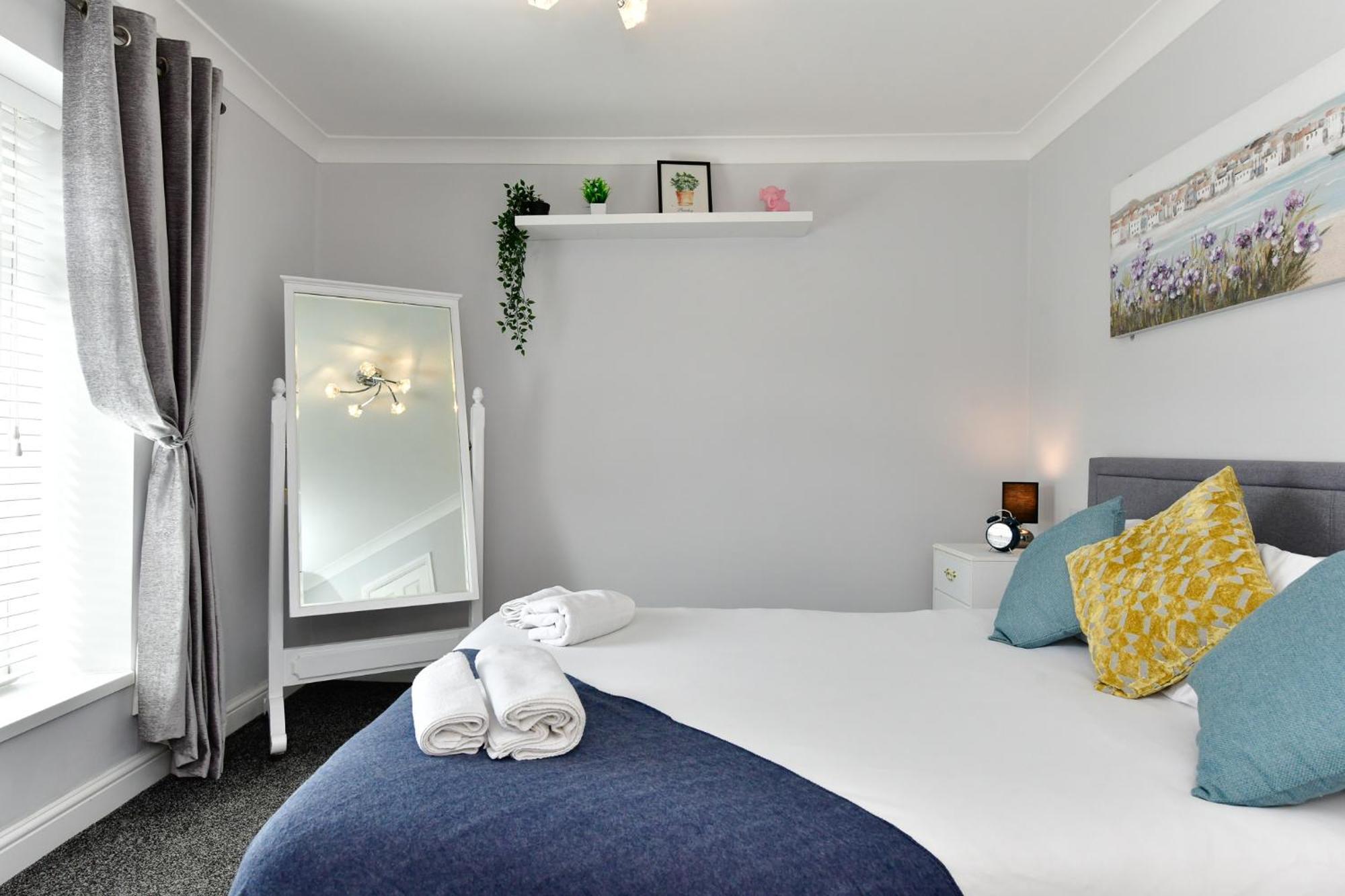 Free Parking - Heart Of The City - Superb Townhouse & Garden - Peaceful Area But Only 5Min Walk To Beach, Shops, Bars, Arena, Marina, Parks Swansea Exterior photo