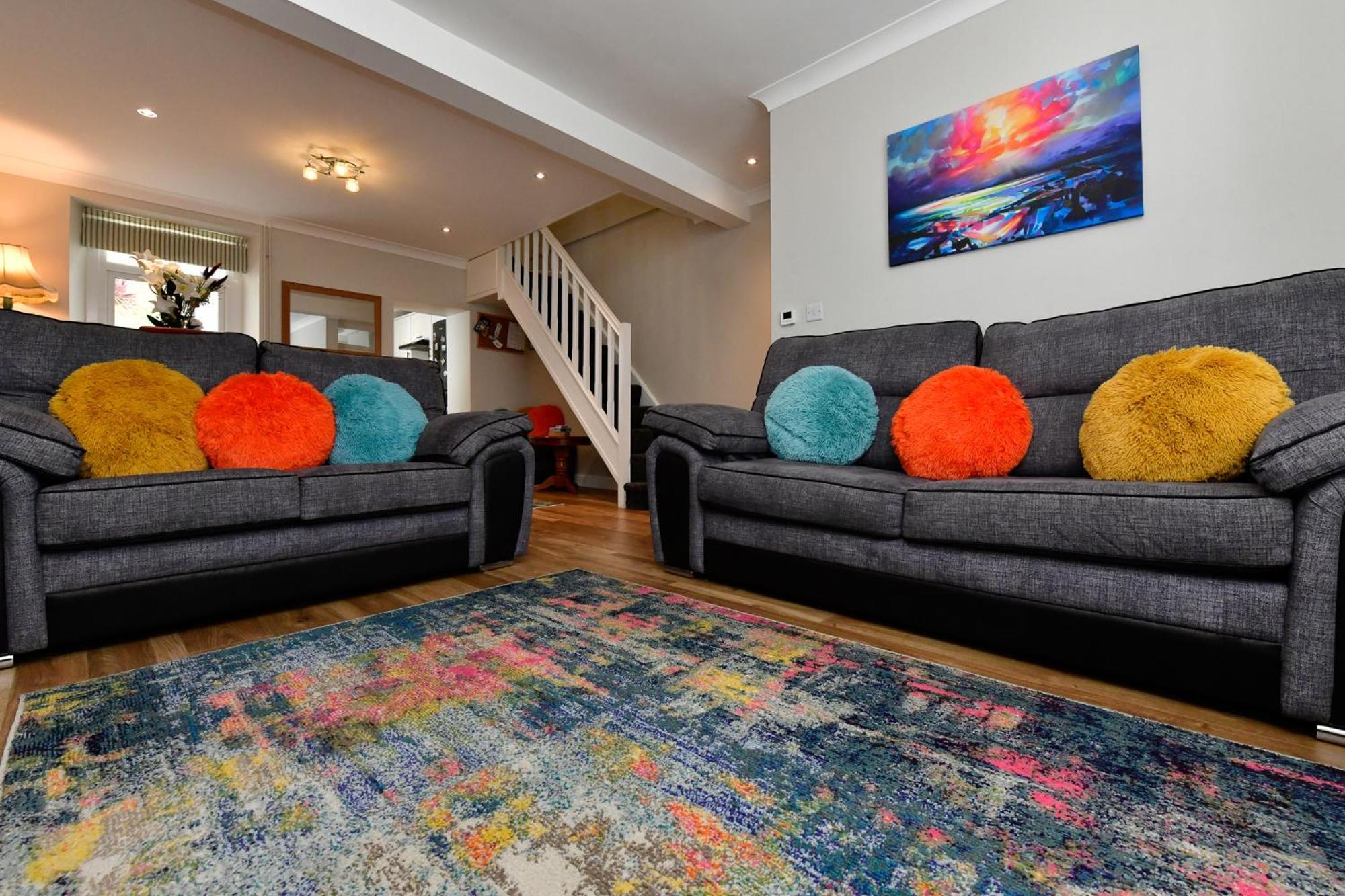 Free Parking - Heart Of The City - Superb Townhouse & Garden - Peaceful Area But Only 5Min Walk To Beach, Shops, Bars, Arena, Marina, Parks Swansea Exterior photo
